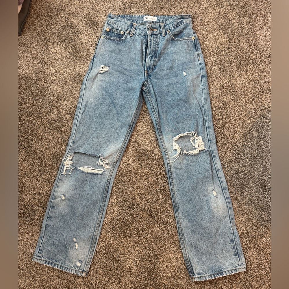 Zara women’s Light Blue Distressed Jeans